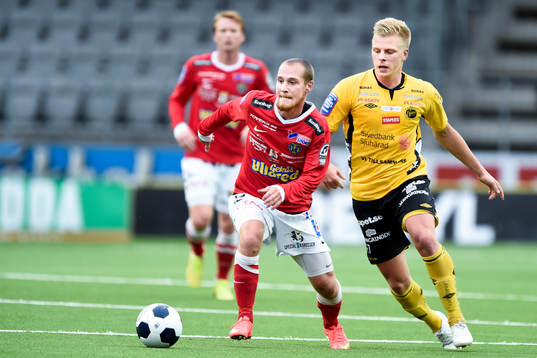 Falkenbergs Christoffer Carlsson jagas av Elfsborgs Per