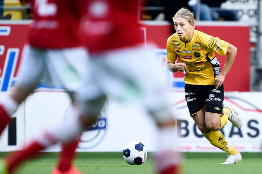 Elfsborgs Anton Andreasson med sin första bollkontakt i