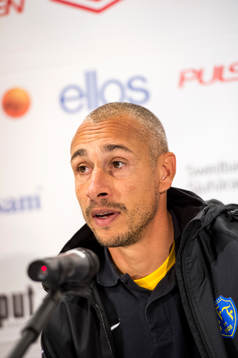 Falkenbergs tränare Henrik Larsson