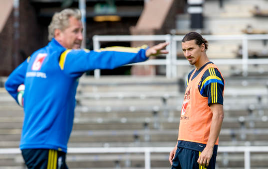 Sveriges Zlatan Ibrahimovic och förbundskapten Erik Hamrén