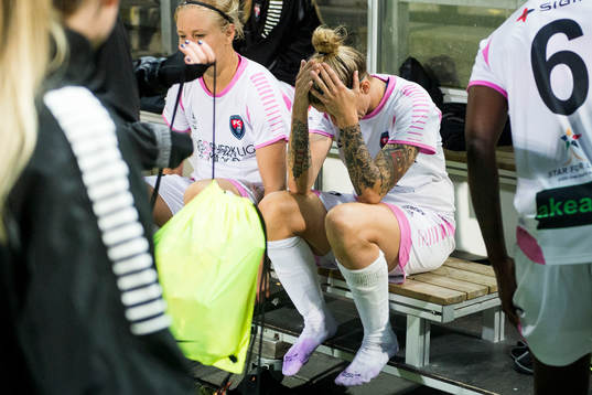 Rosengårds Katrin Schmidt (tv) och Anja Mittag (th) deppar