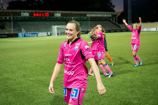 Linköpings Emma Öjert  jublar