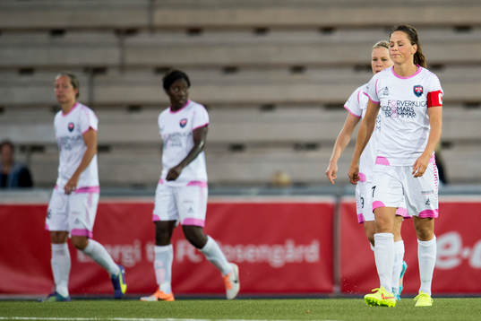 Rosengårds Sara Björk Gunnarsdottir (th) deppar