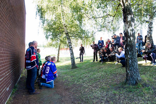 Pressen tar en gruppbild på tränarna