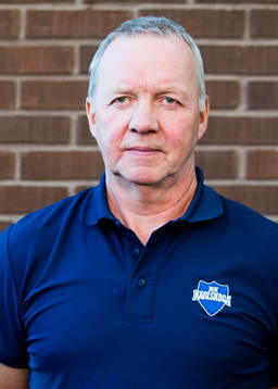 Karlskogas tränare Lenny Eriksson poserar