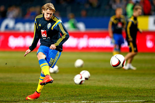 Sveriges Emil Forsberg värmer upp