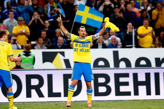 Sveriges Zlatan Ibrahimovic jublar