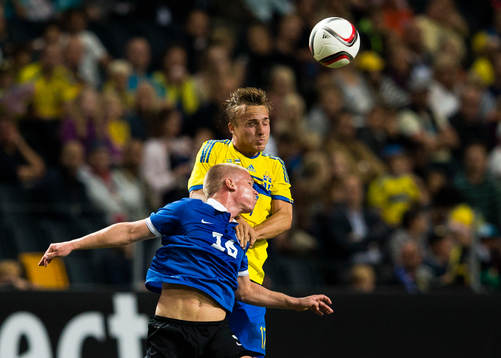 Estlands Ilja Antonov i en nickduell med Sveriges Pierre