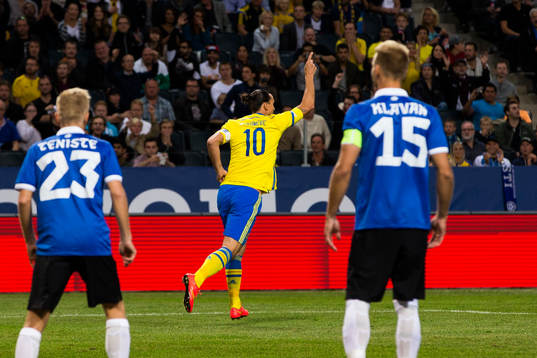 Sveriges Zlatan Ibrahimovic jublar
