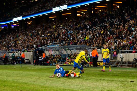 Estlands Taijo Teniste har omkull Sveriges Martin Olsson
