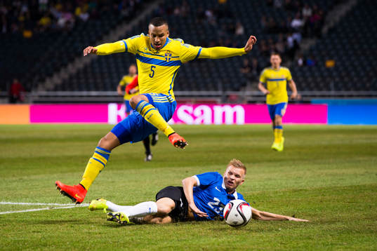 Sveriges Martin Olsson hoppas över Estlands Taijo Teniste