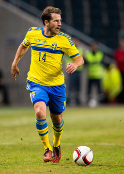 Sveriges Tobias Hysén med bollen