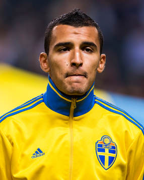 Sveriges Nabil Bahoui innan fotbollslandskampen mellan
