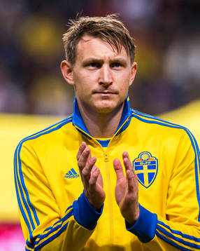 Sveriges Kim Källström innan fotbollslandskampen mellan