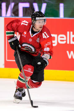 Frölundas Mathis Olimb med pucken