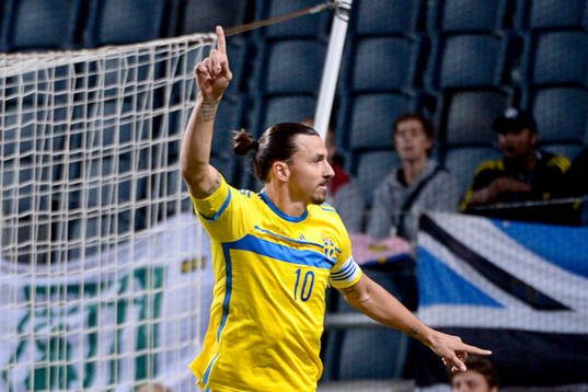 Sveriges Zlatan Ibrahimovic jublar