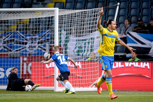 Sveriges Zlatan Ibrahimovic jublar