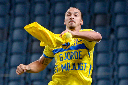 Sveriges Zlatan Ibrahimovic jublar