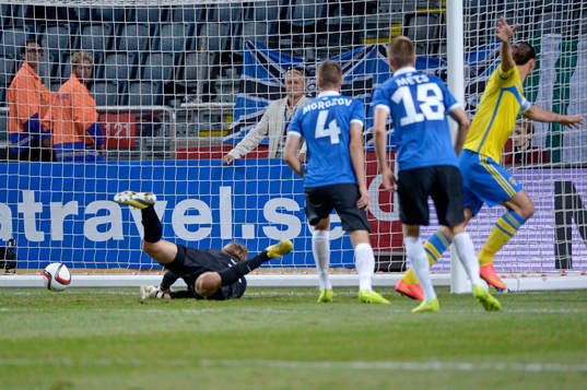 Sveriges Zlatan Ibrahimovic jublar när 2-0 går in