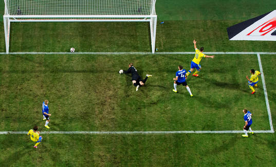 Sveriges Zlatan Ibrahimovic jublar