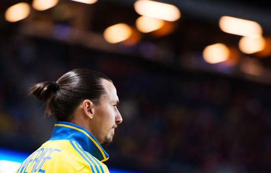 Sveriges Zlatan Ibrahimovic gör entré till