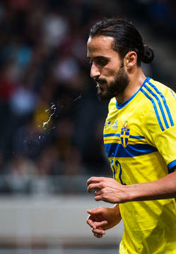 Sveriges Erkan Zengin spottar