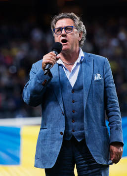 Tommy Körberg sjunger