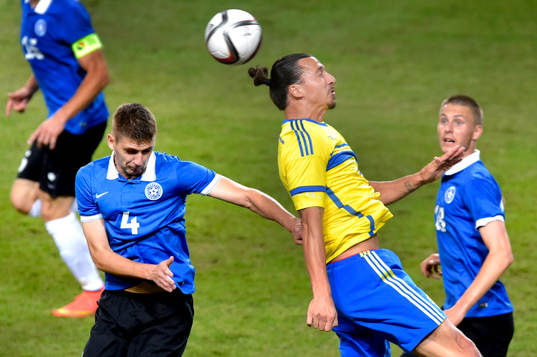Sveriges Zlatan Ibrahimovic i nickduell med Estlands Igor