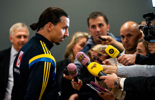 Sveriges Zlatan Ibrahimovic i mixed zone