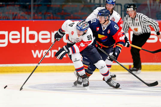 Eisbären Berlins Constantin Braun och Djurgårdens Robin