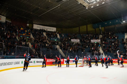 Djurgårdens spelare tackar publiken
