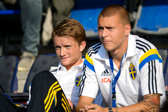 Sveriges Sam Larsson och Victor Nilsson Lindelöf  sitter