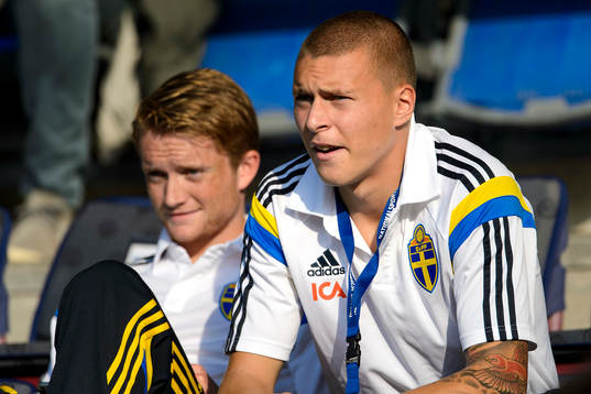 Sveriges Sam Larsson och Victor Nilsson Lindelöf sitter