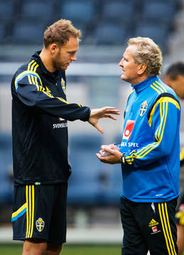 Andreas Granqvist i samtal med förbundskapten Erik Hamrén