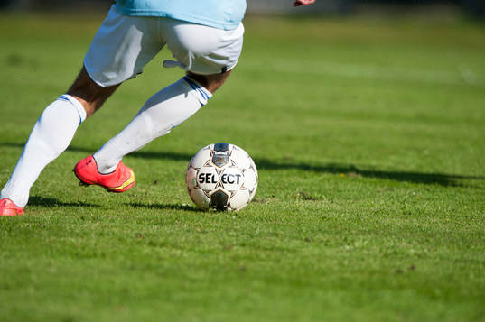 Fotboll Select och fotbollsskor Nike i matchen i division 3