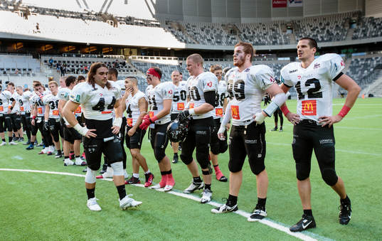 Örebro Black Knights spelare ser besvikna ut