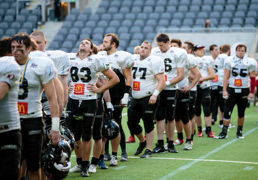 Örebro Black Knights spelare ser besvikna ut