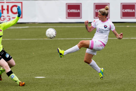 Anja Mittag från Rosengård gör 1-0