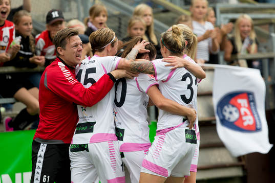 Ramona Bachmann från Rosengård gör 2-1 och jublar