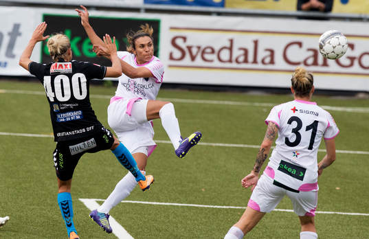 Marta Vieira Da Silva från Rosengård började på bänken