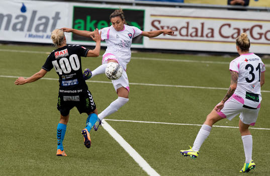 Marta Vieira Da Silva från Rosengård började på bänken
