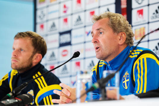Mikael Antonsson och förbundskapten Erik Hamrén på en