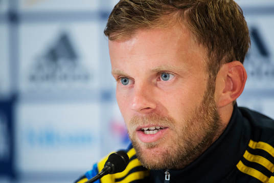 Mikael Antonsson på en presskonferens