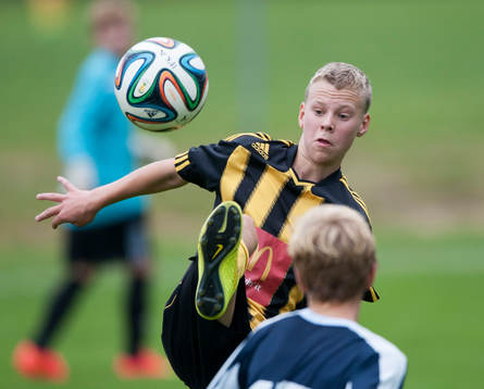 Hög spark, IFK Hässleholms Jakob Svensson i matchen för