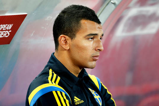 Sveriges skadade Nabil Bahoui på bänken