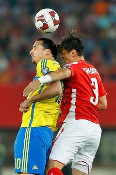 Sveriges Zlatan Ibrahimovic i nickduell med Österrikes