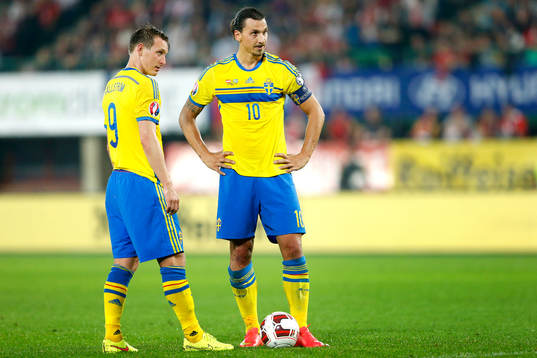 Sveriges Kim Källström och Zlatan Ibrahimovic