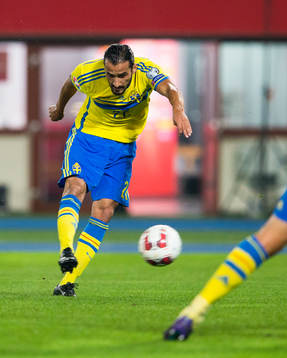 Sveriges Erkan Zengin skjuter in kvitteringen för Sverige