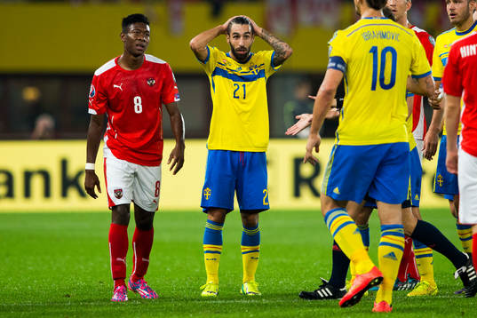 Österrikes David Alaba och Sveriges Jimmy Durmaz