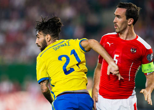 Sveriges Jimmy Durmaz och Österrikes Chistian Fuchs